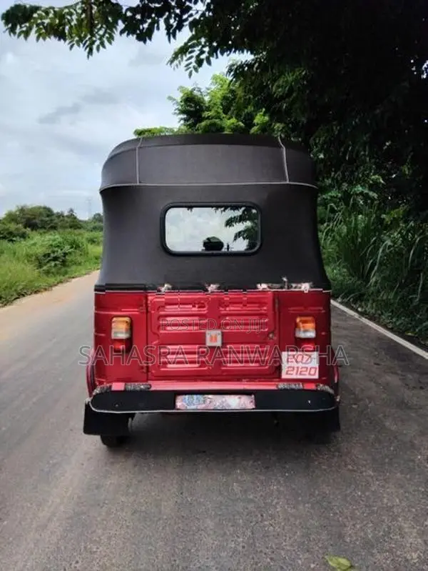 Bajaj RE 2000