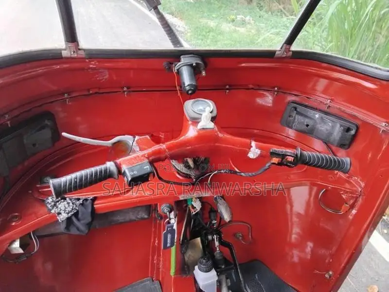 Bajaj RE 2000