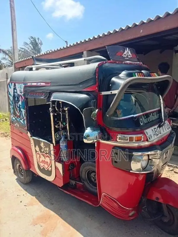 Bajaj RE 2017