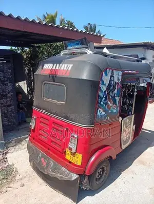 Bajaj RE 2017