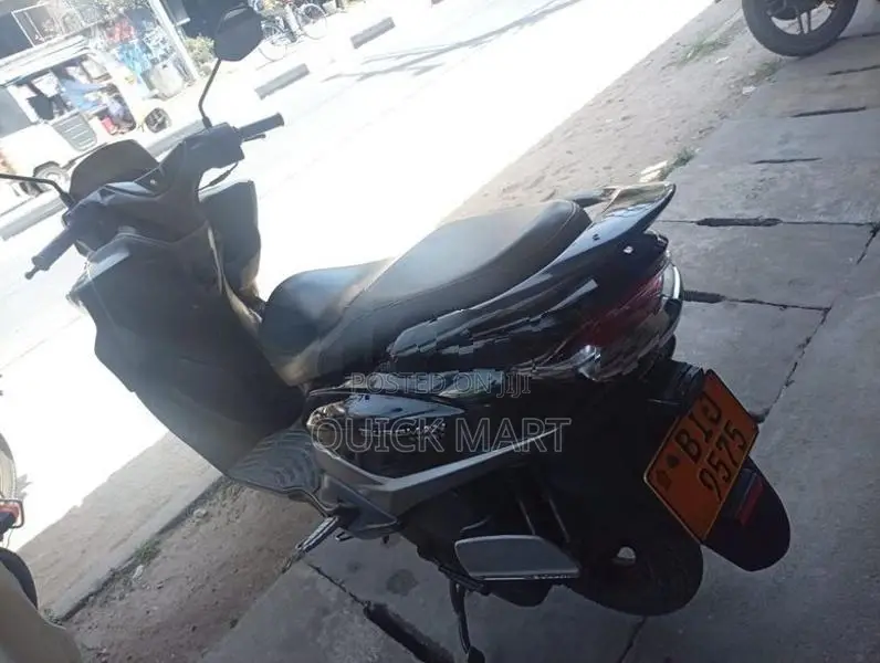 Suzuki Burgman 2020