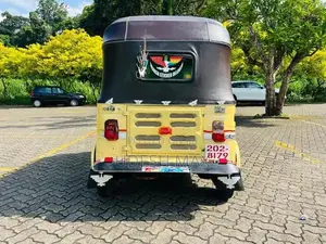 Bajaj RE 2000