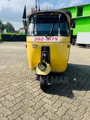 Bajaj RE 2000