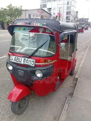 Bajaj RE 2019