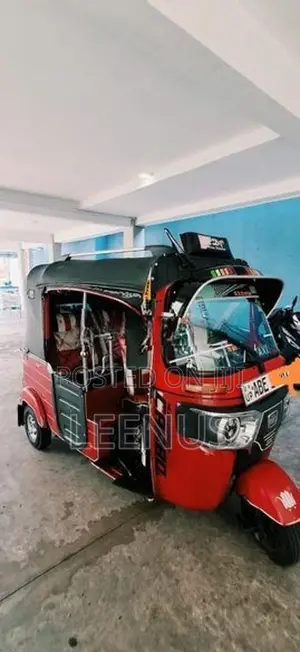 Bajaj RE 2019