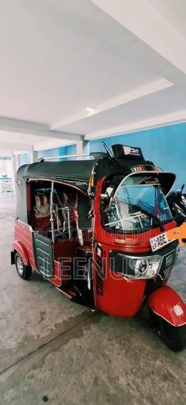 Bajaj RE 2019