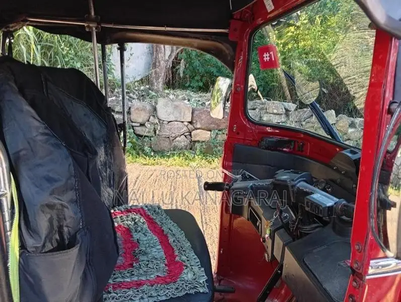 Bajaj RE 2015