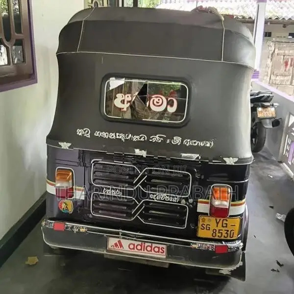 Bajaj RE 1250000 2010