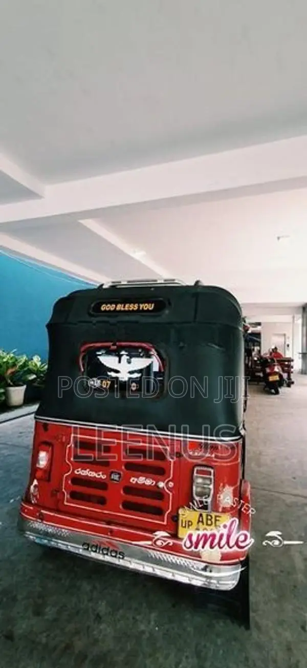 Bajaj RE 2019