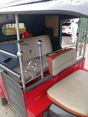 Bajaj RE 2019