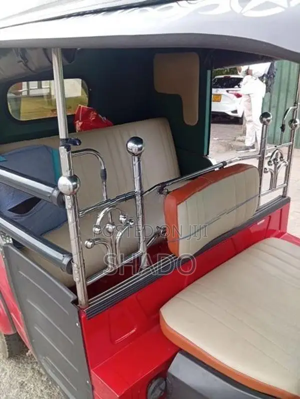 Bajaj RE 2019
