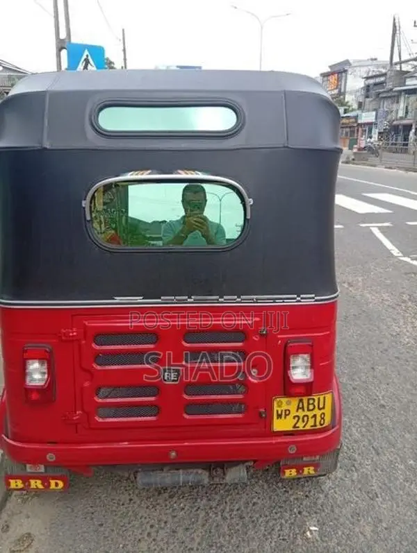 Bajaj RE 2019