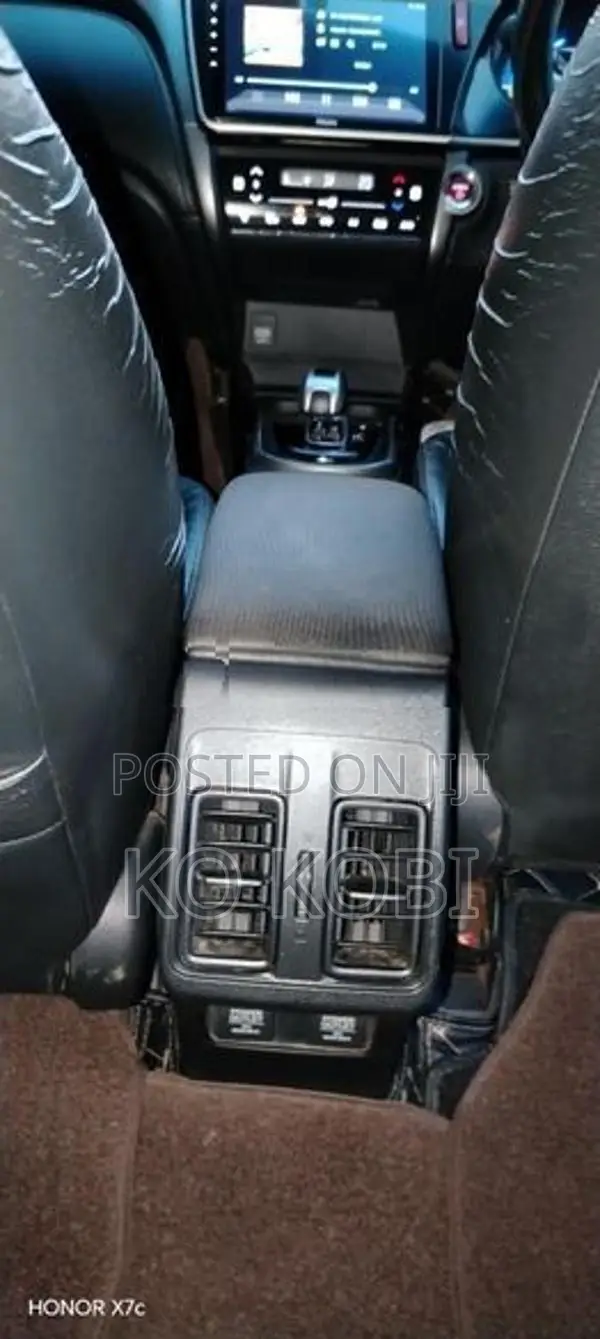 Honda Grace 2015