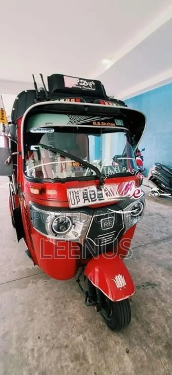Bajaj RE 2019