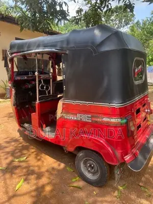 Bajaj RE 205 2014