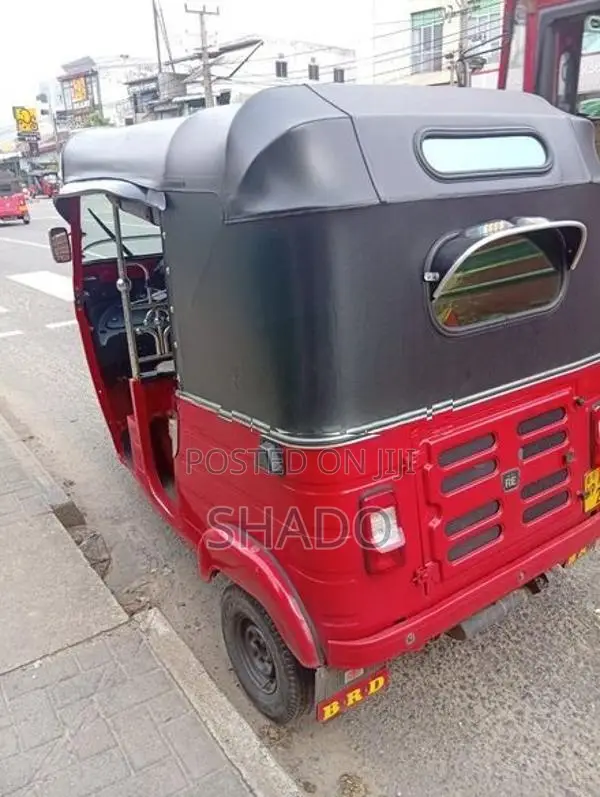 Bajaj RE 2019