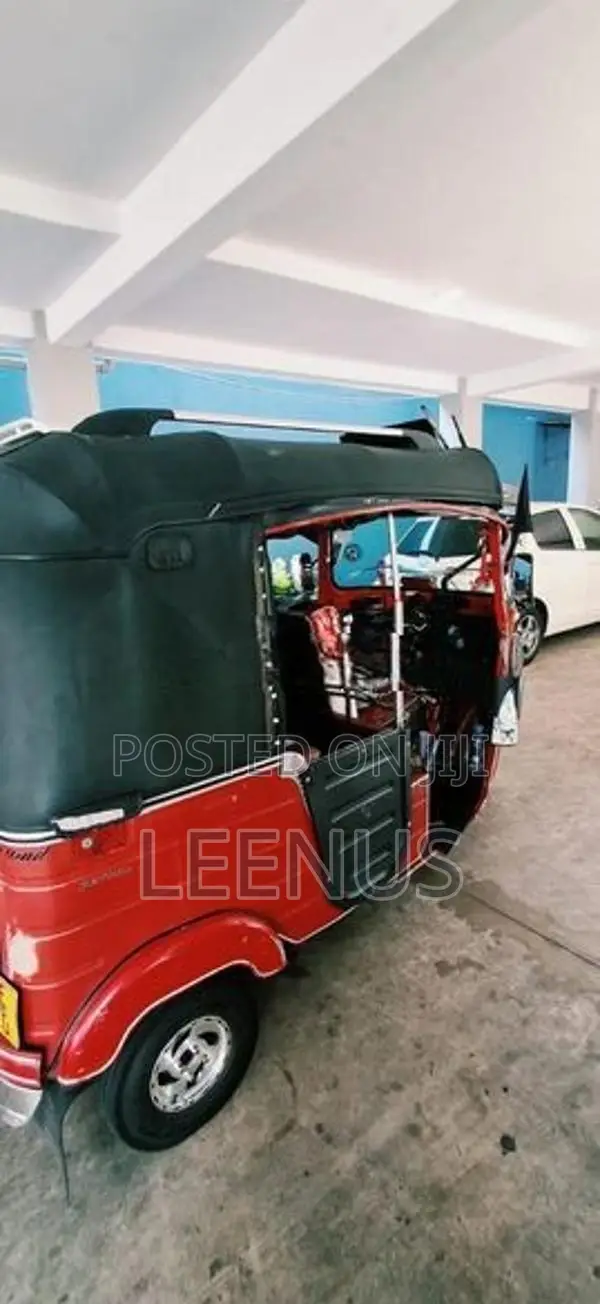 Bajaj RE 2019