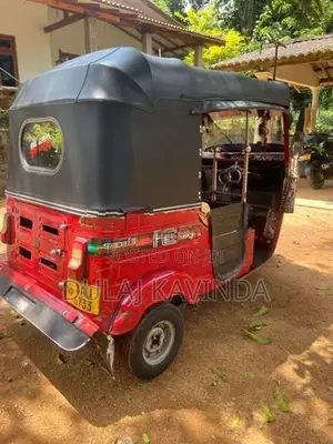 Bajaj RE 205 2014
