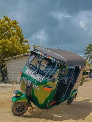 Bajaj RE 2016