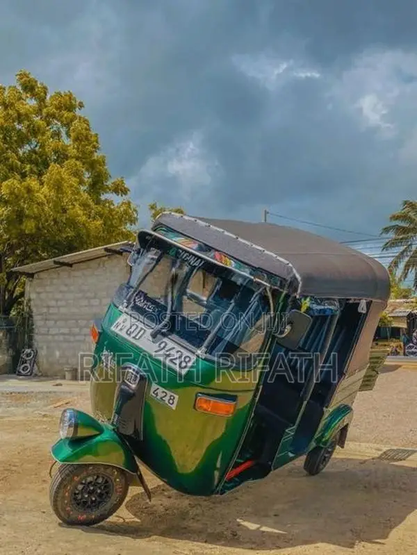 Bajaj RE 2016