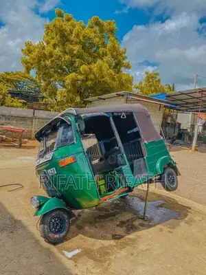 Bajaj RE 2016