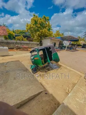Bajaj RE 2016