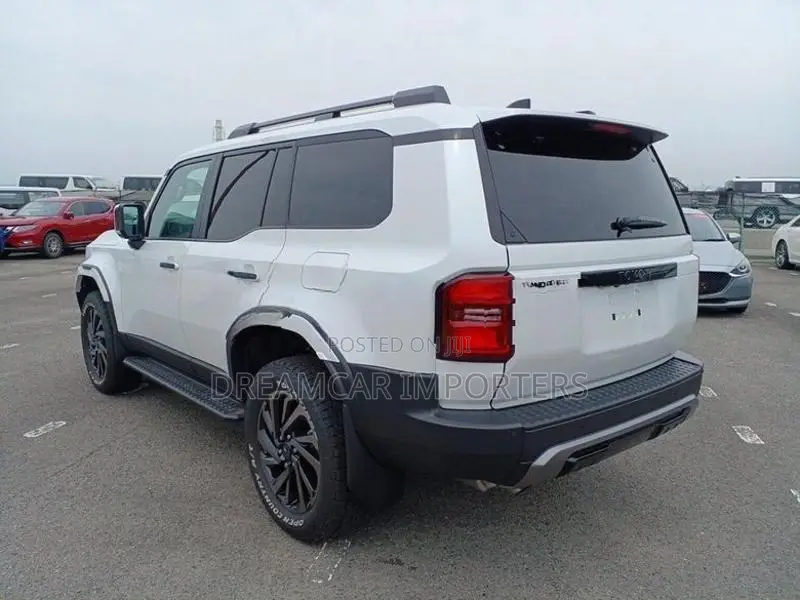Toyota Land Cruiser Prado 250 VX 2025