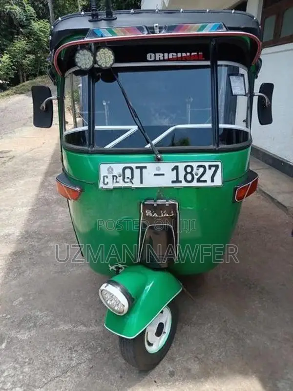 Bajaj RE 2019