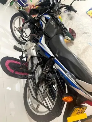 Bajaj CT100 ES 2023