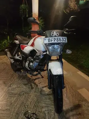 Bajaj V15 2017