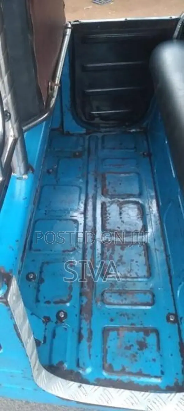 Bajaj RE 2004