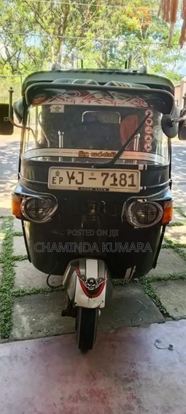 Bajaj RE 205 2011