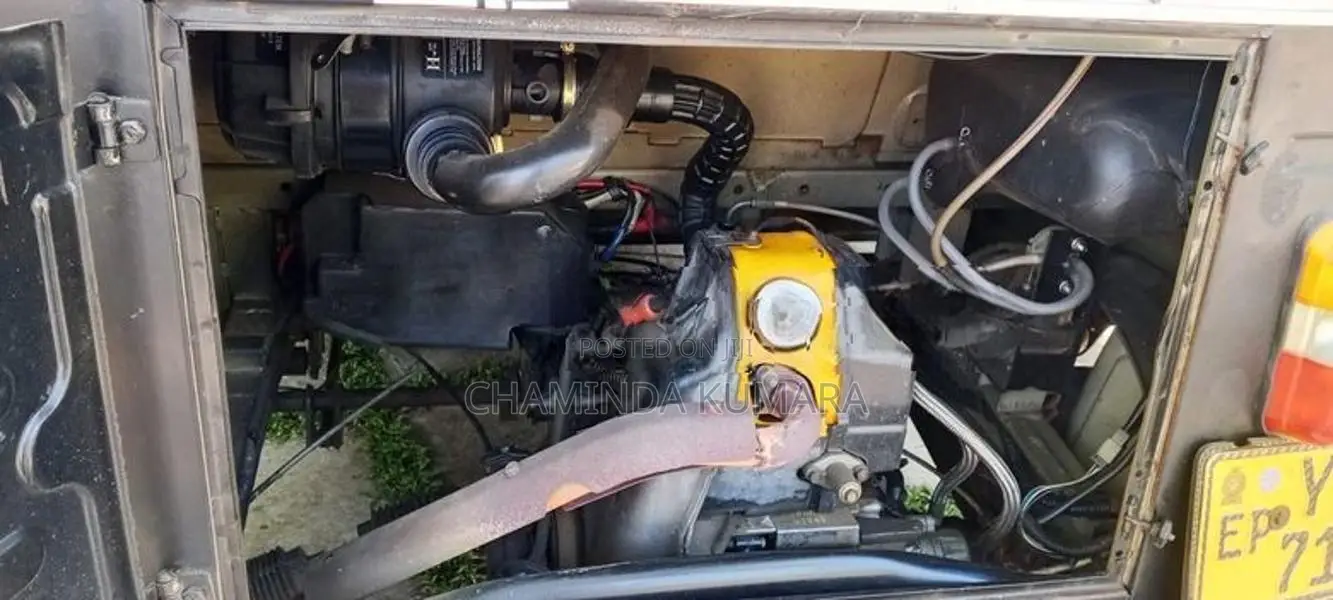 Bajaj RE 205 2011