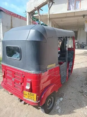Bajaj RE 2017