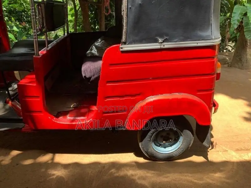 Bajaj RE 2004