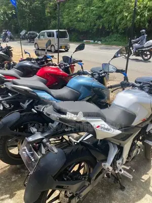 Bajaj Pulsar N160 premium 2026