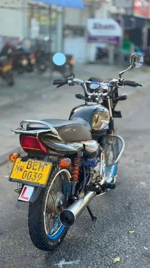 Bajaj CT100 2016