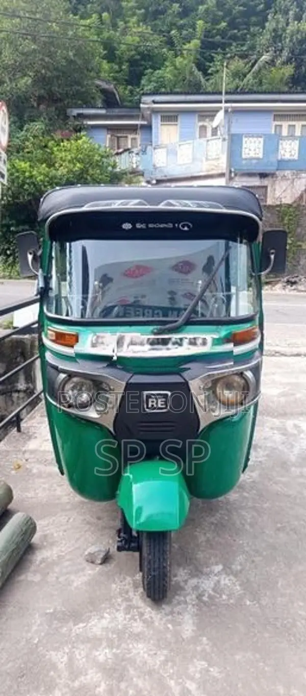 Bajaj RE 2018