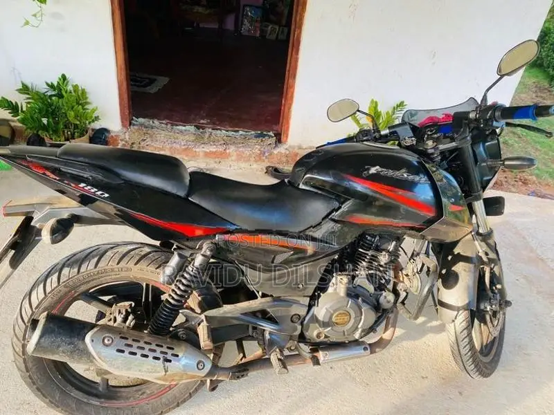 Bajaj Pulsar 180 2016