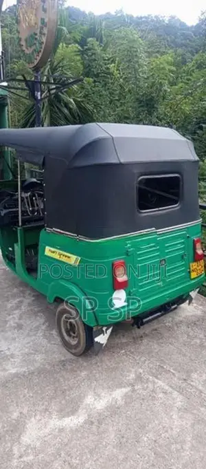 Bajaj RE 2018