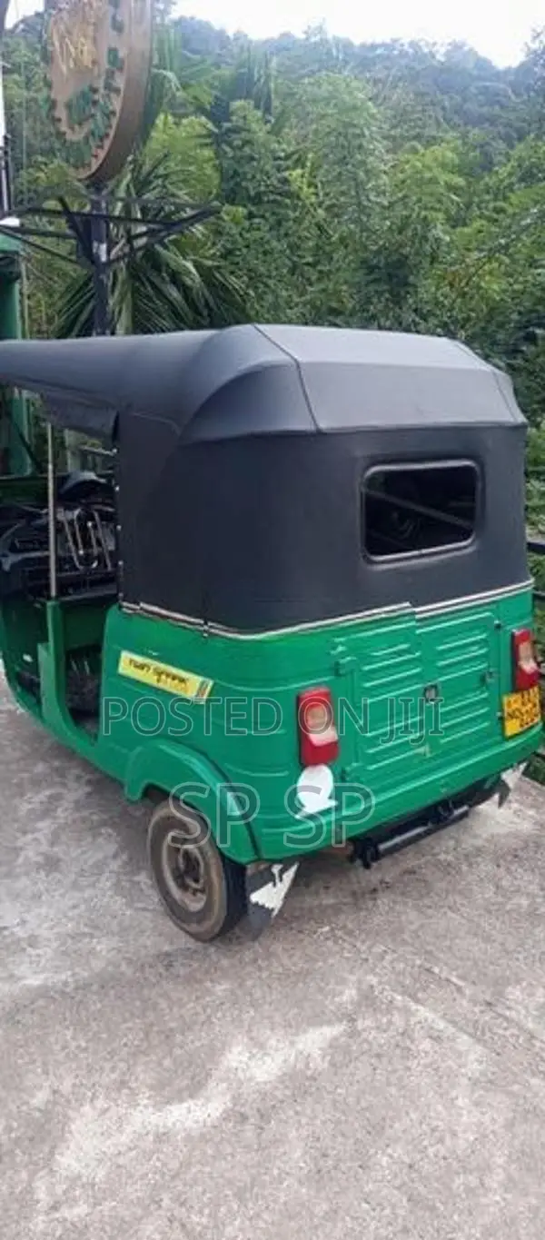 Bajaj RE 2018
