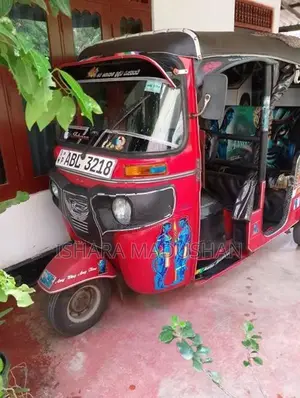 Bajaj RE 2016