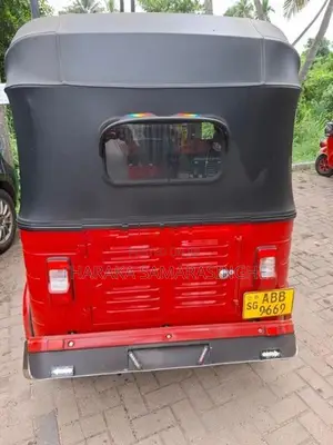 Bajaj RE 2015