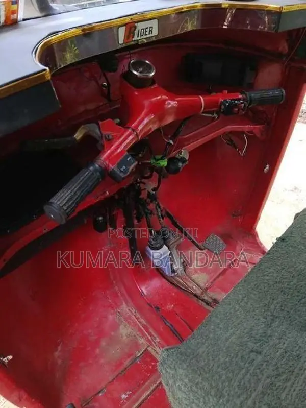 Bajaj RE 1990