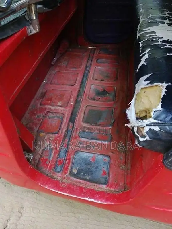 Bajaj RE 1990