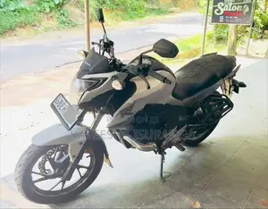Honda CB Hornet 160R 2016