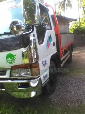 Isuzu NPR71H 2001