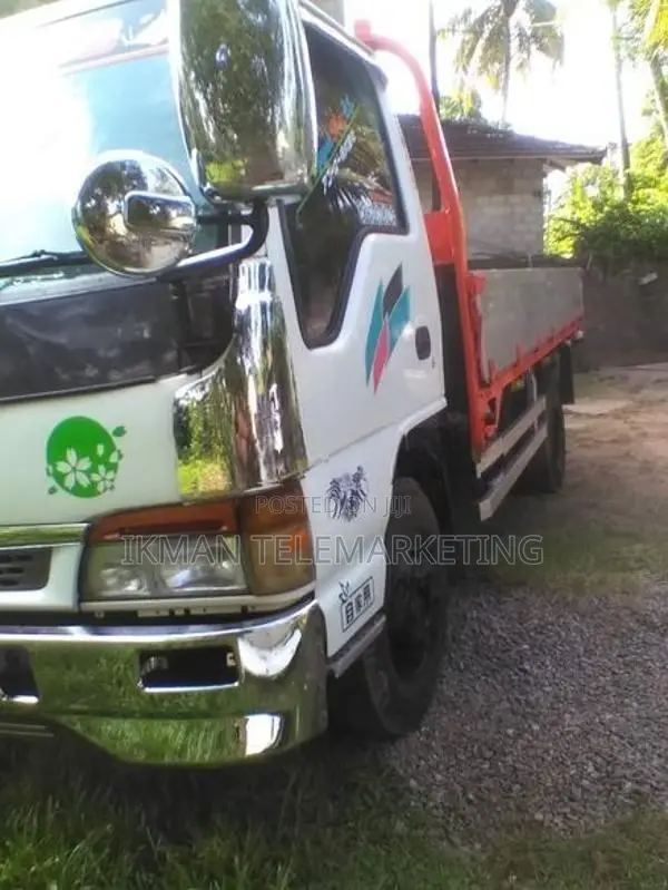 Isuzu NPR71H 2001