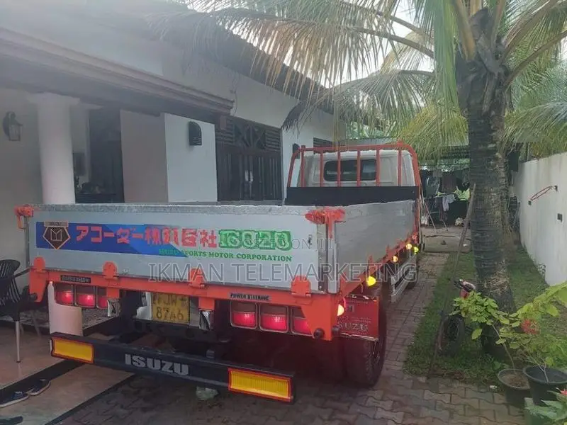 Isuzu NPR71H 2001