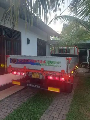 Isuzu NPR71H 2001